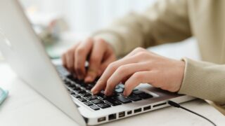 【体験談】自宅保育×在宅ワーク|未経験からできる仕事7種類の経験談